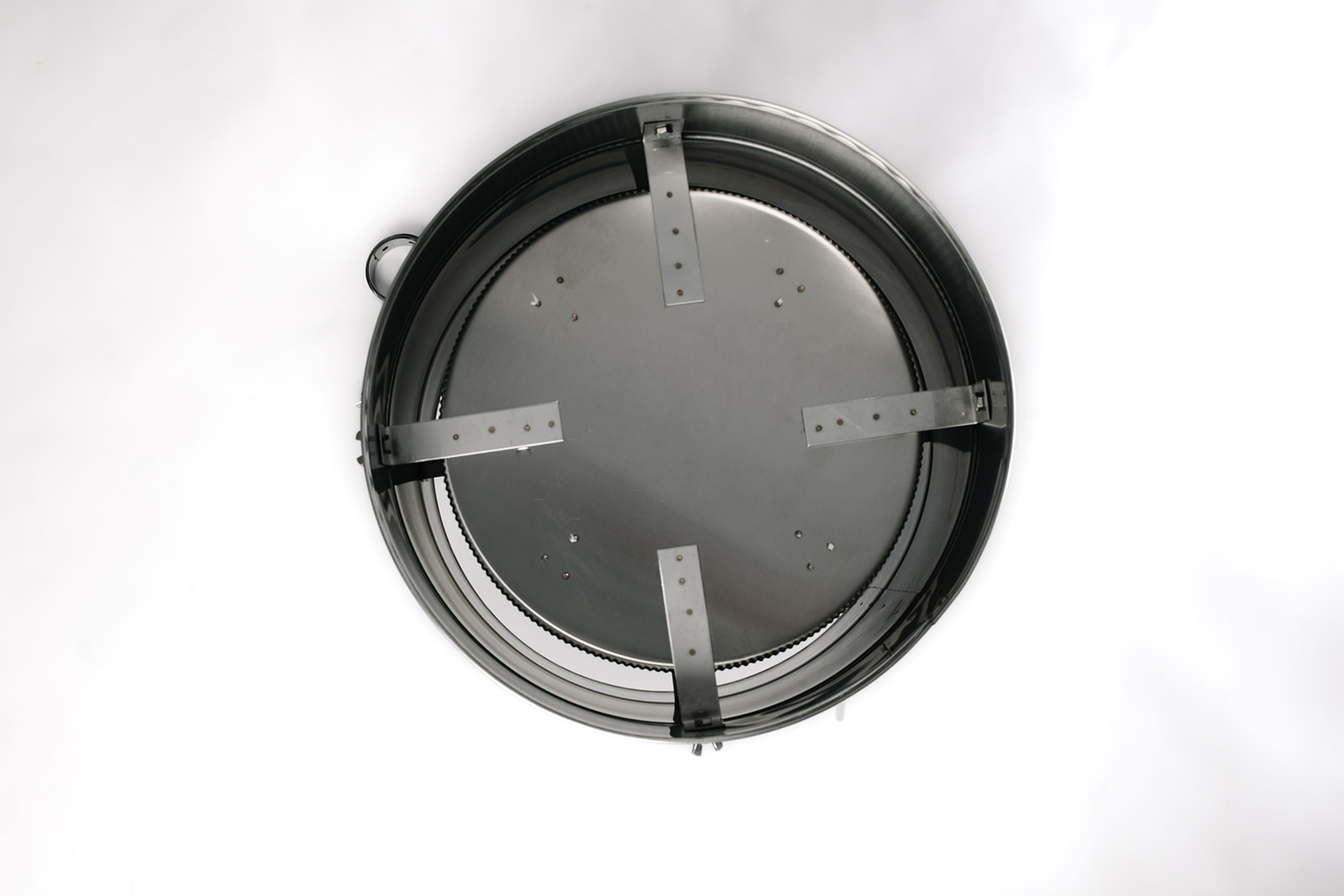 High Wind Non-Air-Cooled Chimney Cap – Heavy-Duty Construction Industrial-grade non-air-cooled high wind chimney cap withstands gusts, rain, and corrosion while enhancing chimney performance.